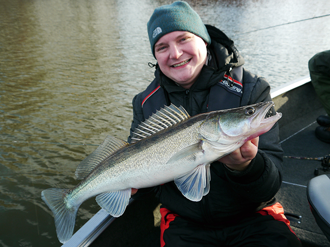 Pro-Guiding-Zander14420
