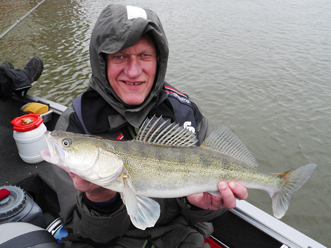 Pro-Guiding-Zander14421