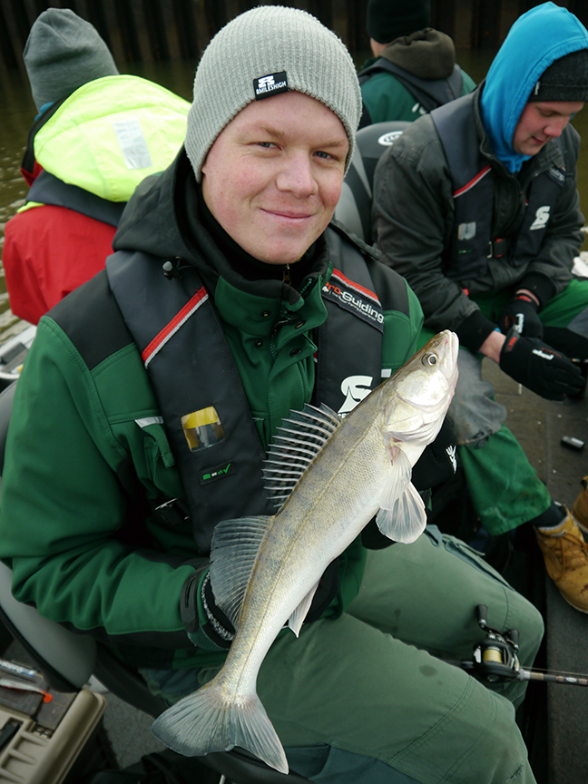 Pro-Guiding-Zander14435