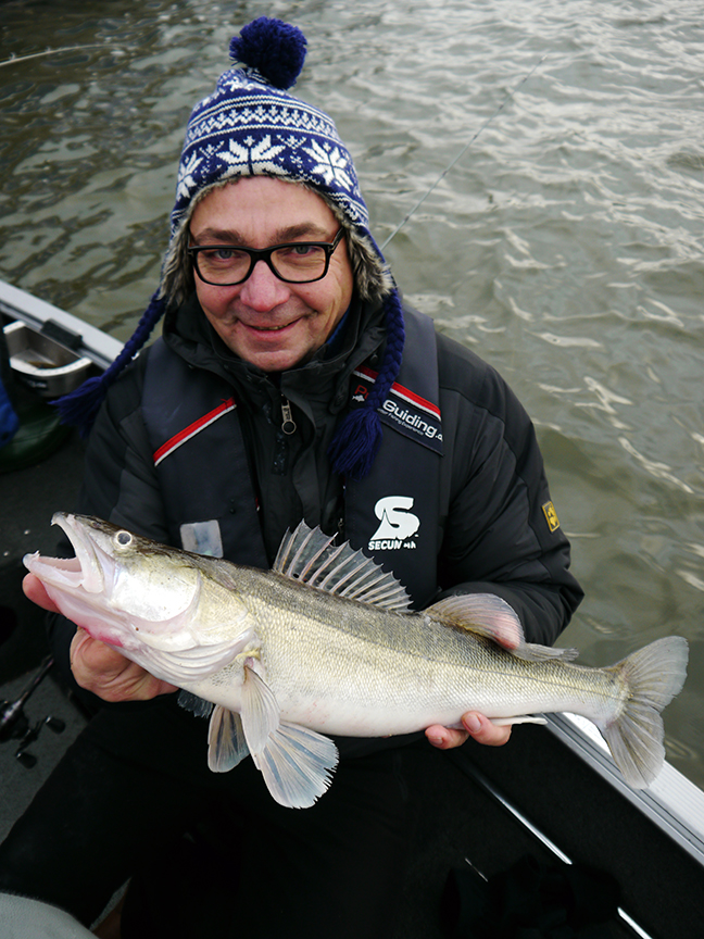 Pro-Guiding-Zander14445