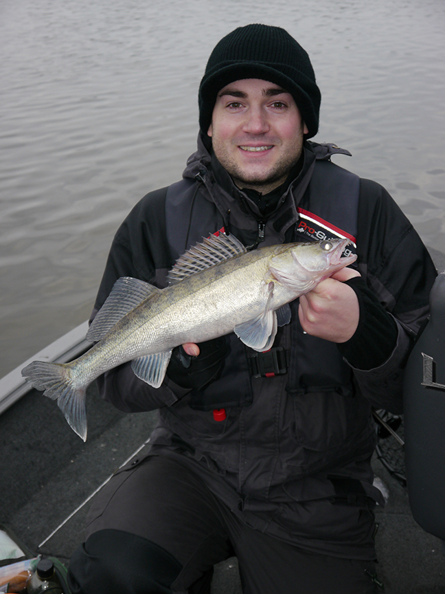 Pro-Guiding-Zander14451