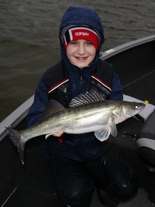 Pro-Guiding-Zander14455