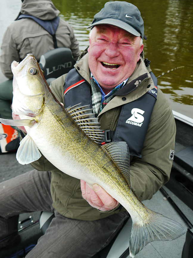 Pro-Guiding-Zander15009