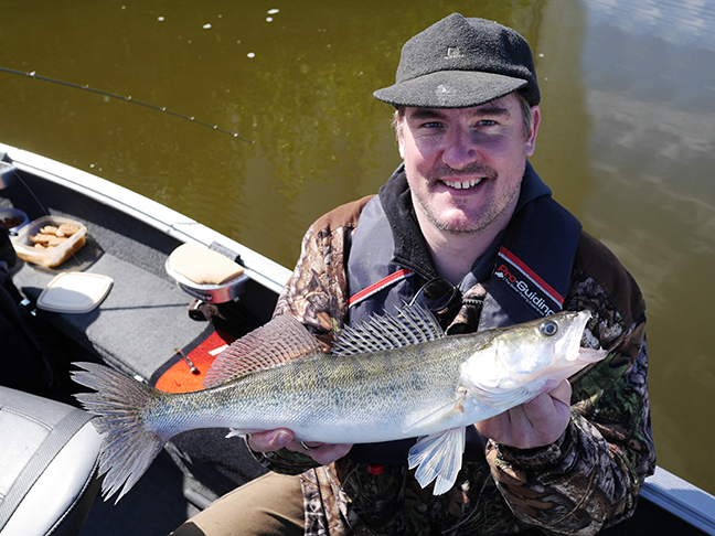 Pro-Guiding-Zander15023