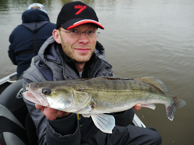 Pro-Guiding-Zander15032