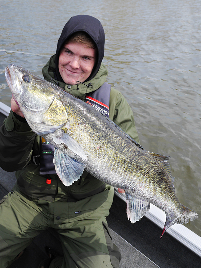 Pro-Guiding-Zander15034