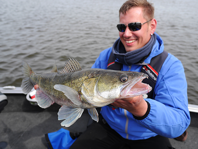 Pro-Guiding-Zander15047