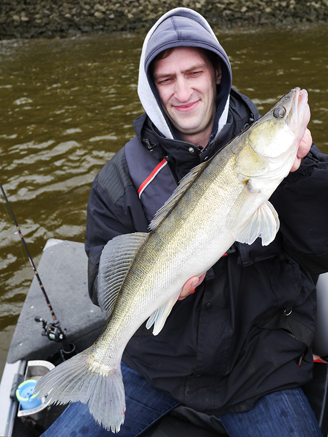 Pro-Guiding-Zander15052