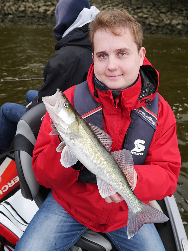 Pro-Guiding-Zander15053