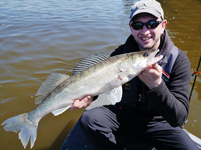 Pro-Guiding-Zander15057
