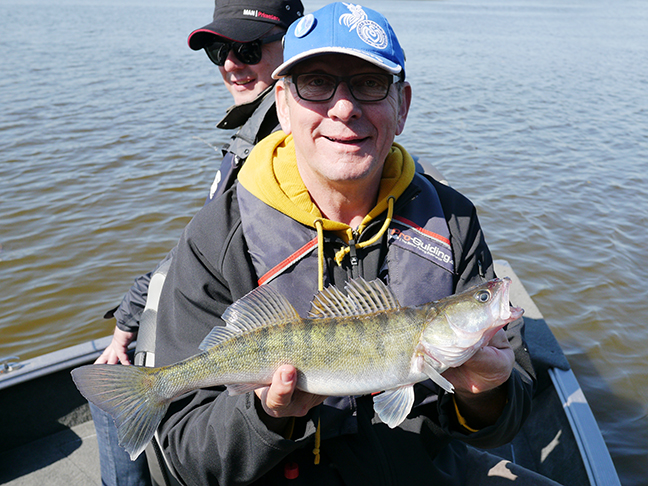 Pro-Guiding-Zander15060