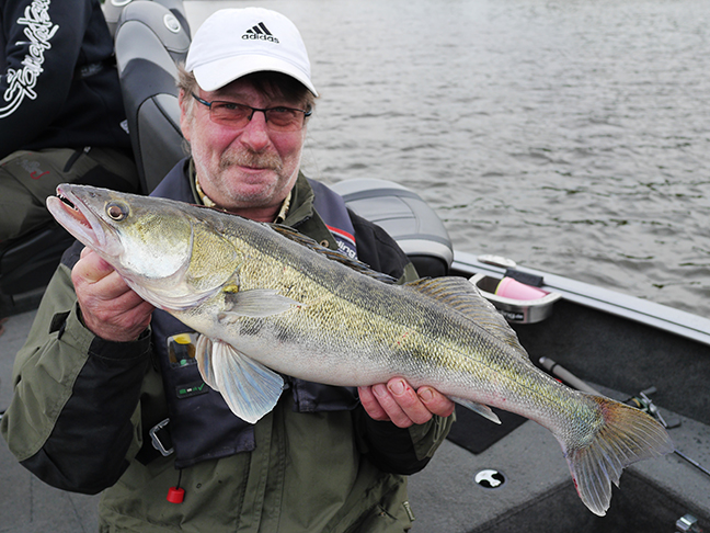 Pro-Guiding-Zander15061