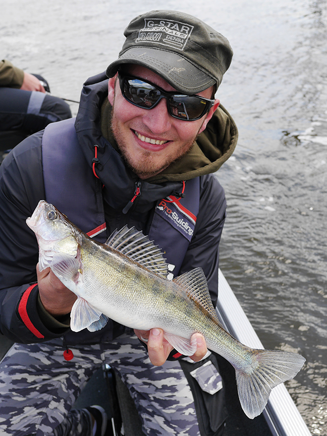 Pro-Guiding-Zander15065