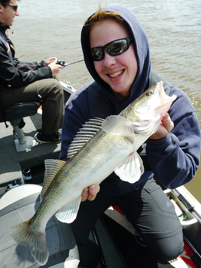 Pro-Guiding-Zander15068