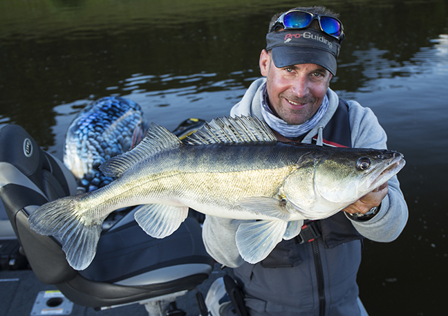 Pro-Guiding-Zander15070
