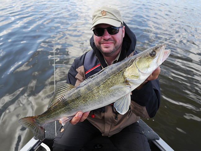 Pro-Guiding-Zander15072