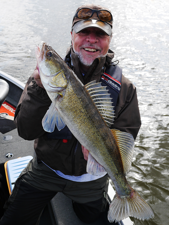 Pro-Guiding-Zander15073