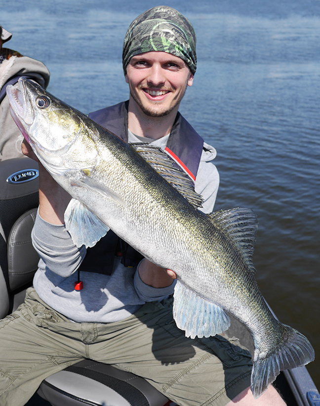 Pro-Guiding-Zander15074