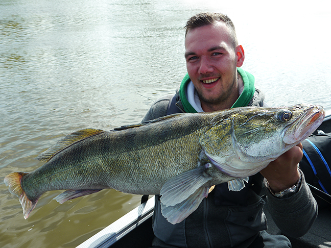 Pro-Guiding-Zander15080