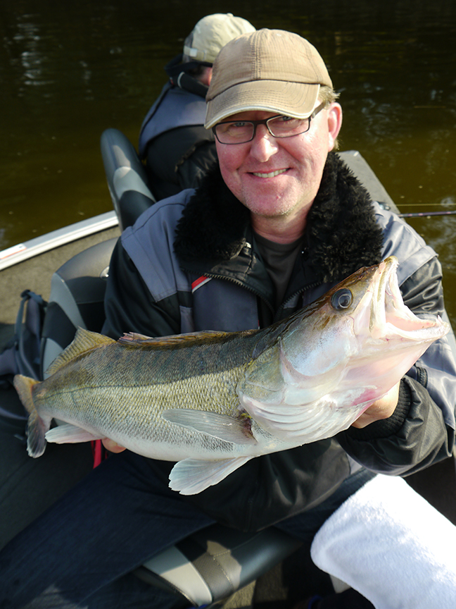 Pro-Guiding-Zander15084