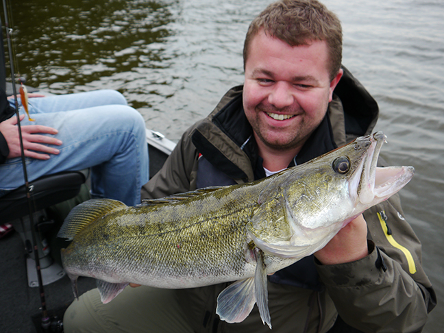 Pro-Guiding-Zander15086