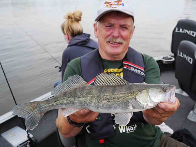 Pro-Guiding-Zander15088