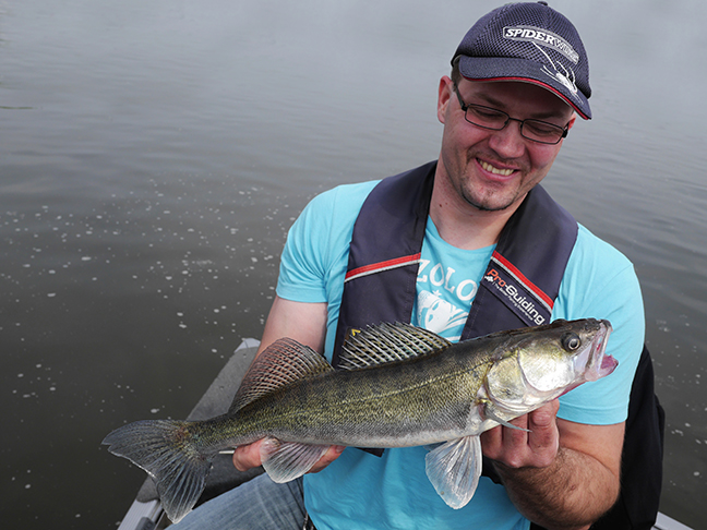Pro-Guiding-Zander15089