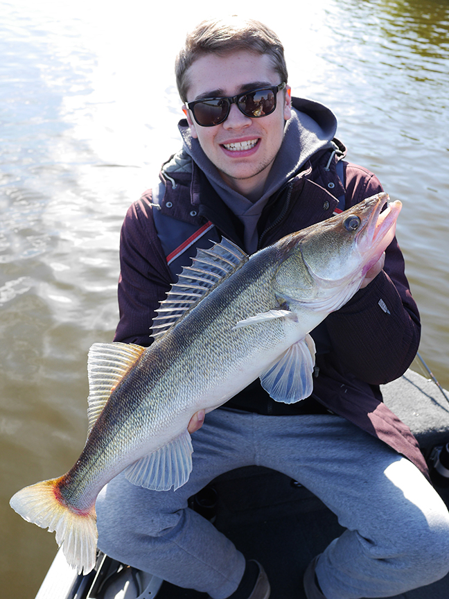 Pro-Guiding-Zander15104