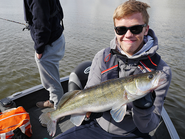Pro-Guiding-Zander15106