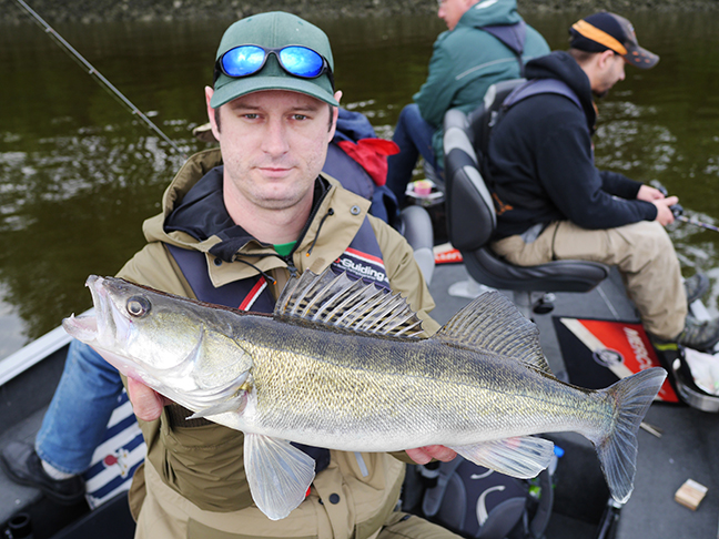 Pro-Guiding-Zander15116
