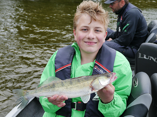 Pro-Guiding-Zander15118