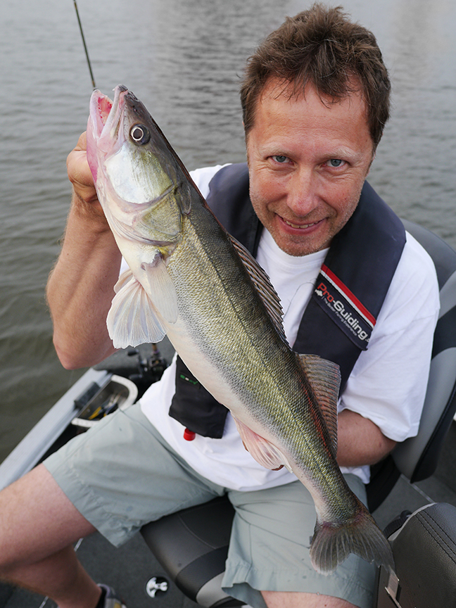 Pro-Guiding-Zander15121