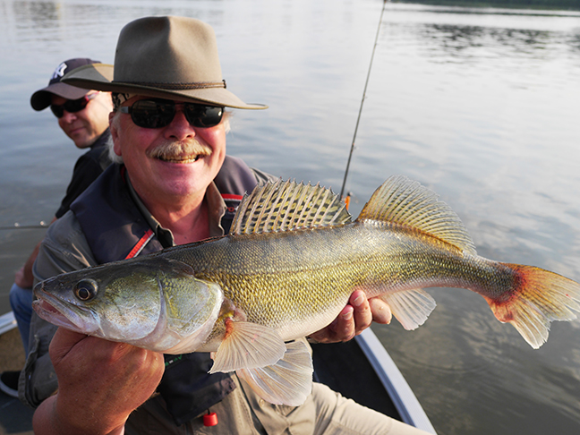 Pro-Guiding-Zander15127