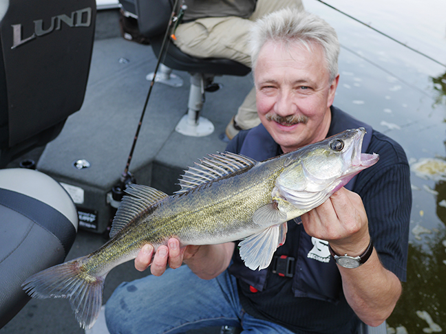 Pro-Guiding-Zander15128