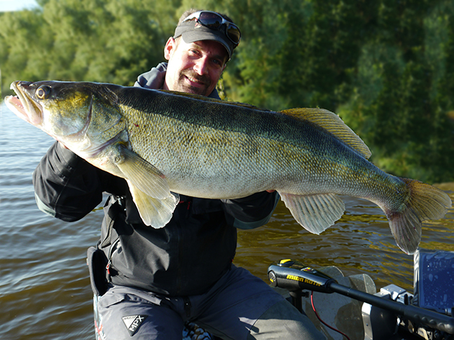 Pro-Guiding-Zander15138