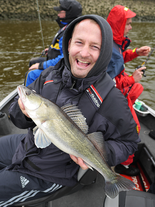Pro-Guiding-Zander15147