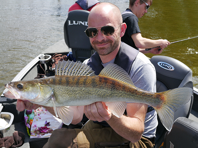 Pro-Guiding-Zander15149