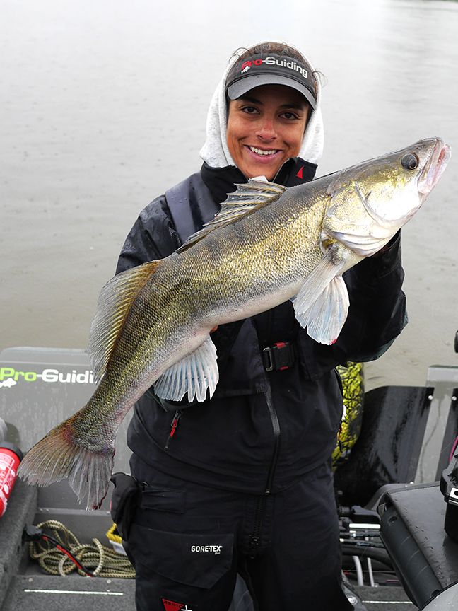 Pro-Guiding-Zander15159