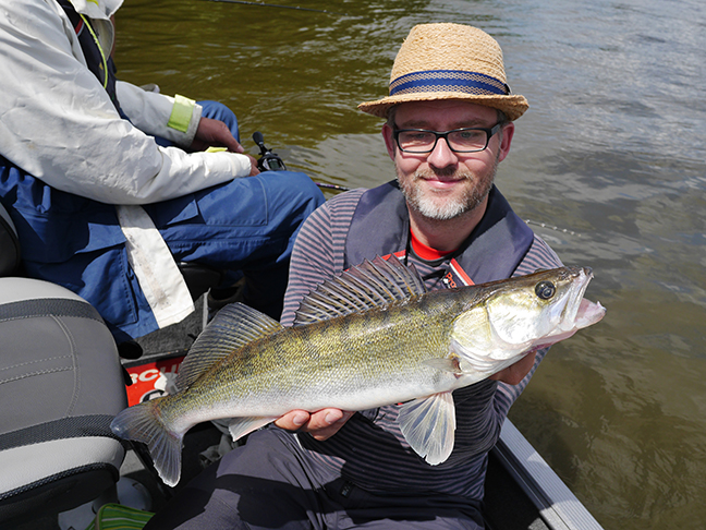Pro-Guiding-Zander15164