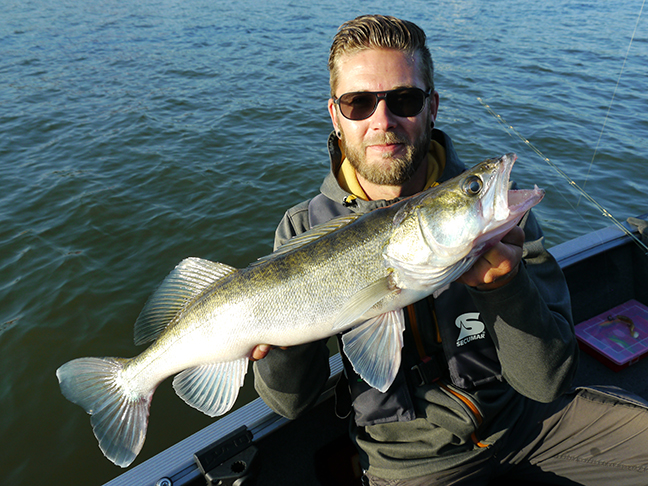 Pro-Guiding-Zander15178