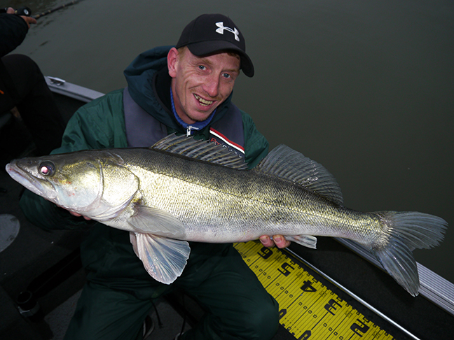 Pro-Guiding-Zander15305