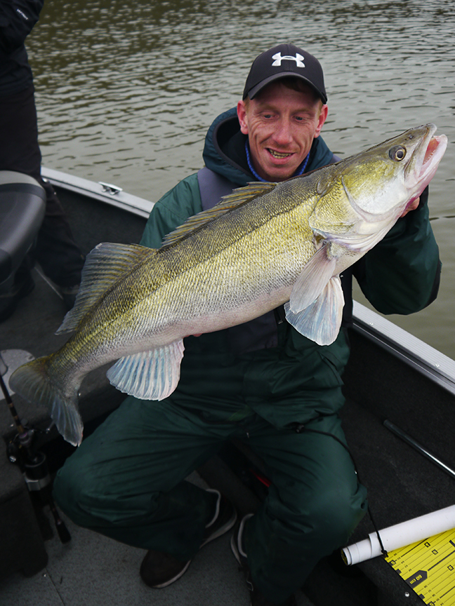 Pro-Guiding-Zander15307