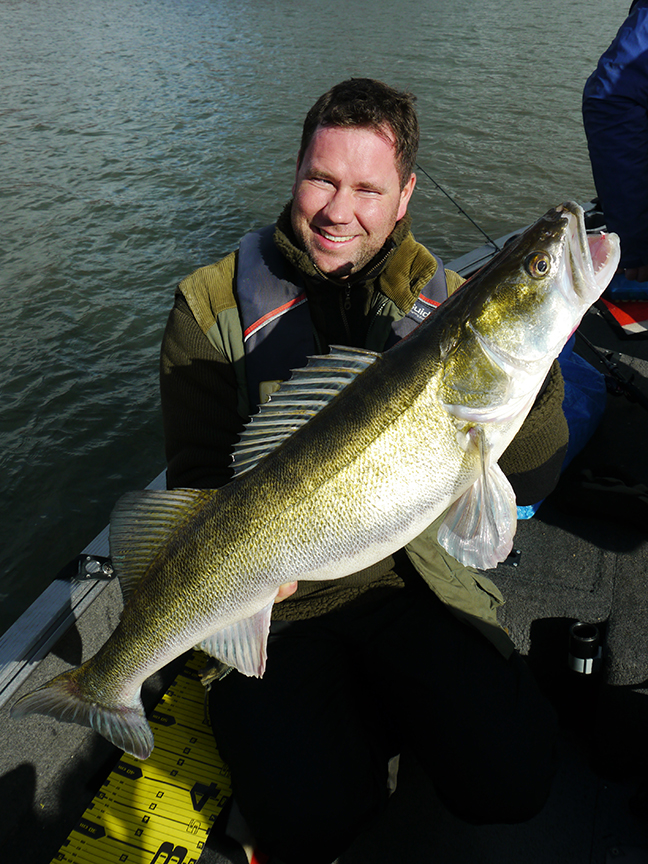 Pro-Guiding-Zander15317