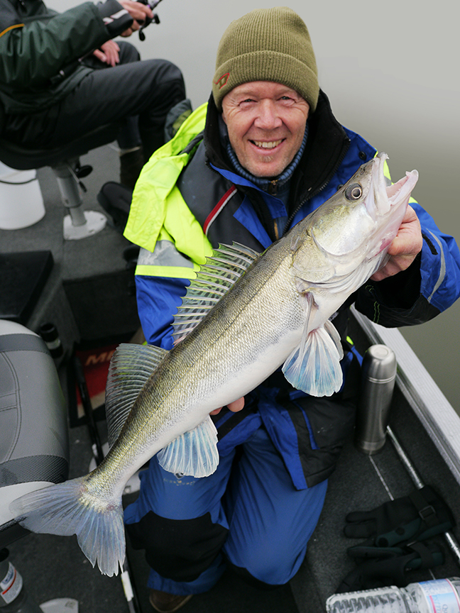 Pro-Guiding-Zander15320