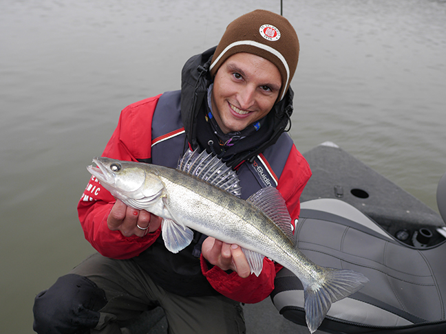 Pro-Guiding-Zander15323
