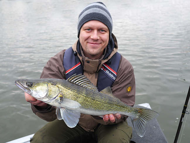 Pro-Guiding-Zander15327