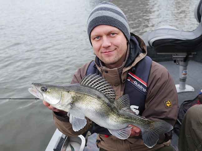 Pro-Guiding-Zander15328