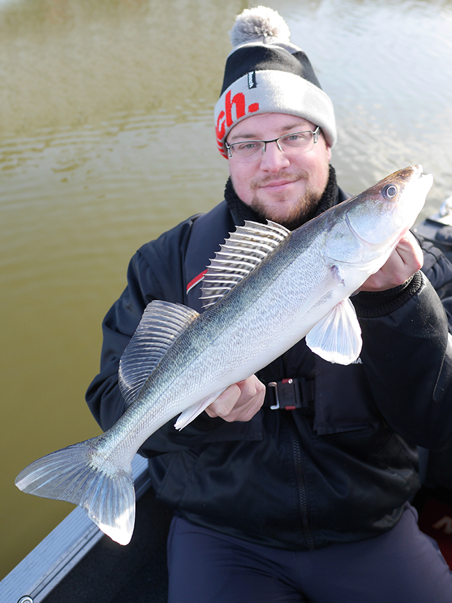 Pro-Guiding-Zander15329