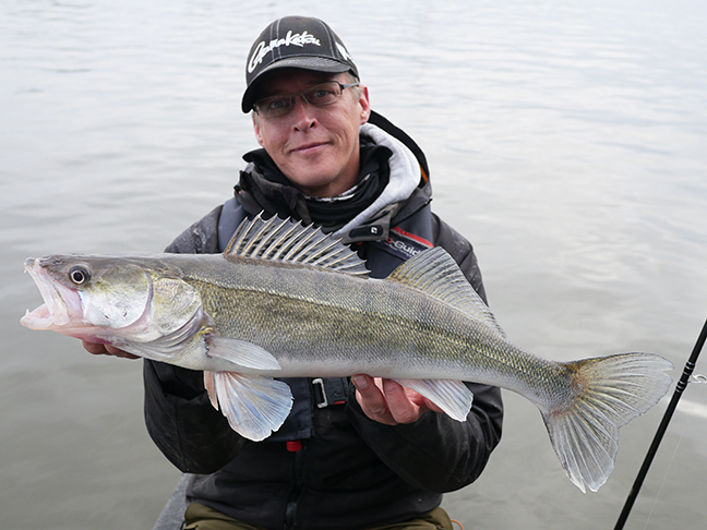 Pro-Guiding-Zander15330