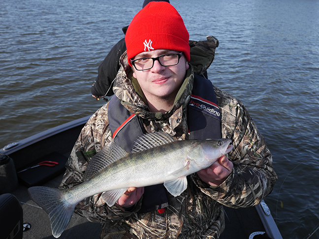 Pro-Guiding-Zander15331